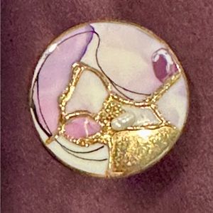 One inch diameter pin with fresh water pearl